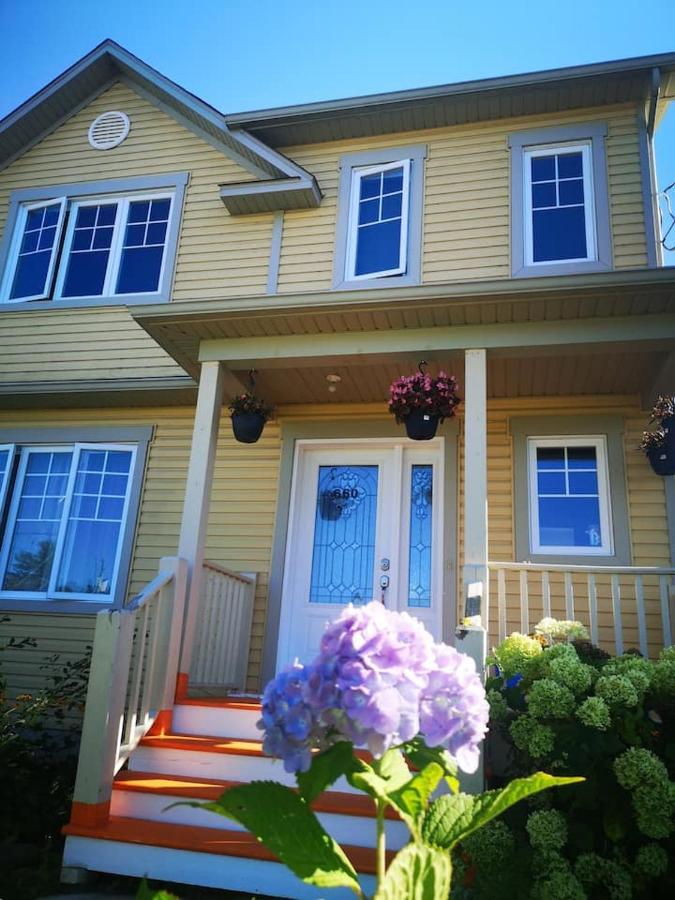 Maison Chaleureuse, Energetique Et Florale Sherbrooke Extérieur photo